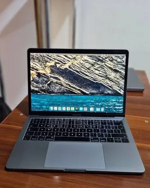 New Laptop Apple MacBook Pro 2017 8GB Intel Core i5 SSD 256GB