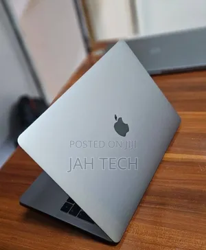 New Laptop Apple MacBook Pro 2017 8GB Intel Core i5 SSD 256GB