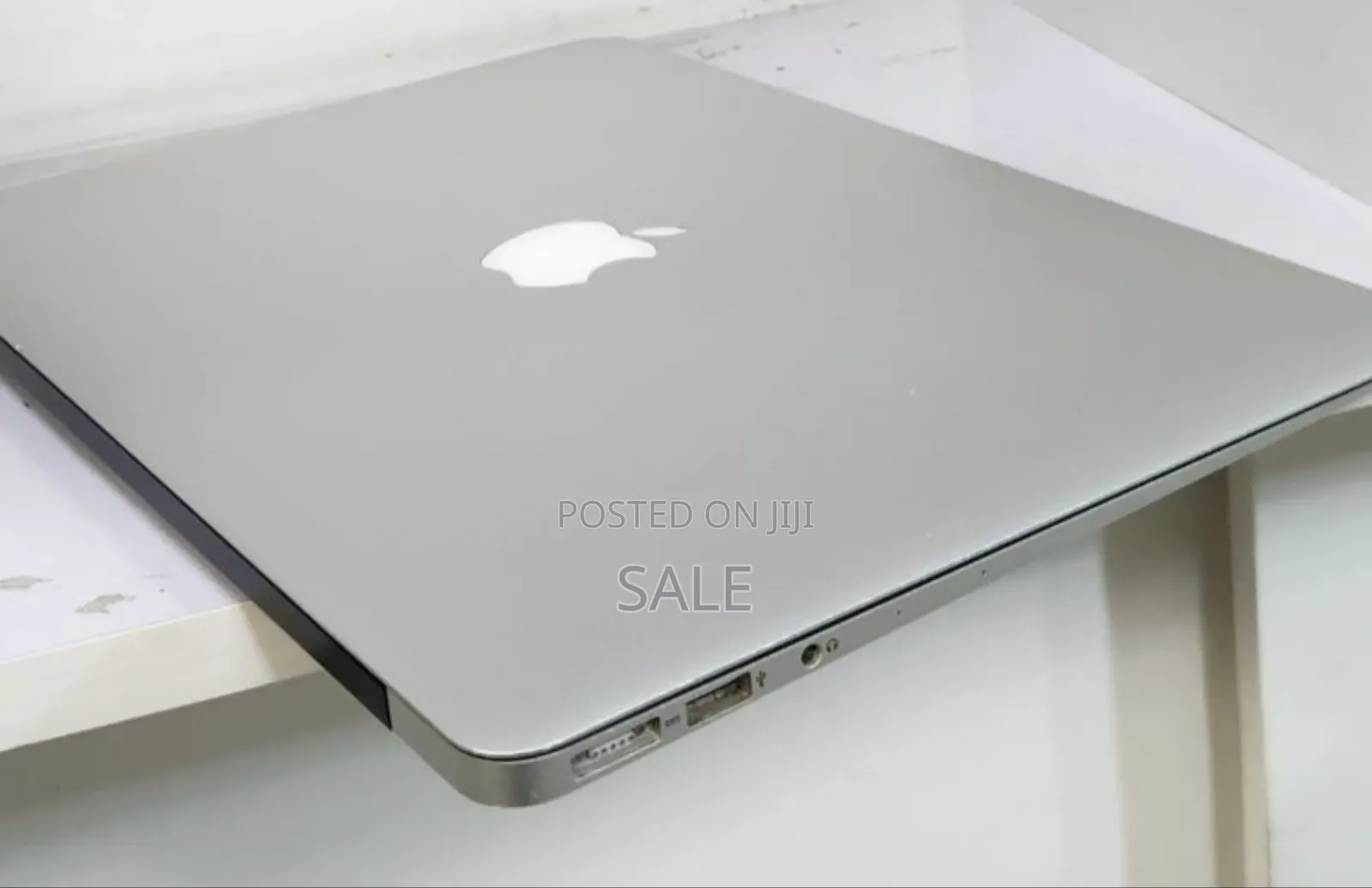 New Laptop Apple MacBook Pro 2017 8GB Intel Core i5 SSD 256GB