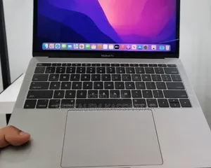 New Laptop Apple MacBook Pro 2017 8GB Intel Core i5 SSD 128GB