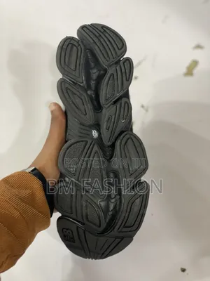 New Balance 2000 Triple Black (The Ultimate Y2k Inspired Sneakers)