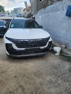 Hyundai Tucson 2022 White