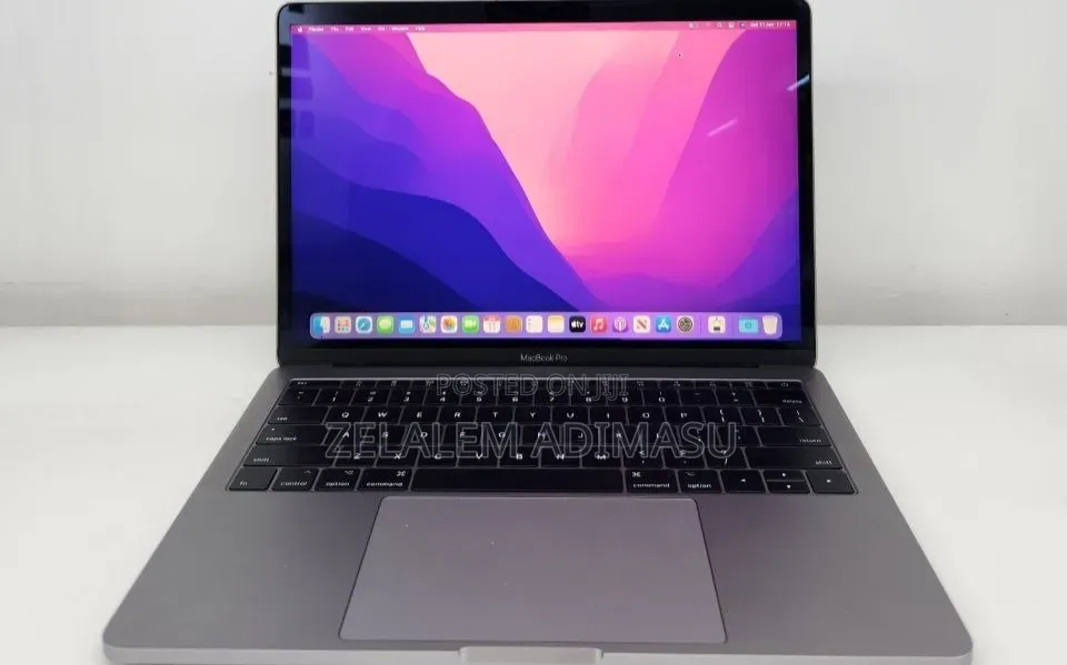 New Laptop Apple MacBook Pro 2017 8GB Intel Core i7 SSD 128GB