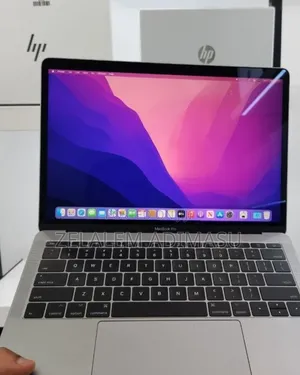 New Laptop Apple MacBook Pro 2017 8GB Intel Core i7 SSD 128GB