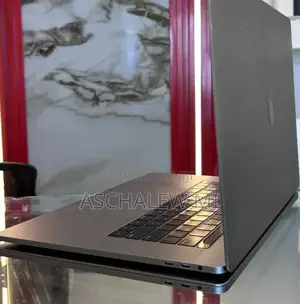 New Laptop Apple MacBook Pro 2018 16GB Intel Core i7 SSD 512GB