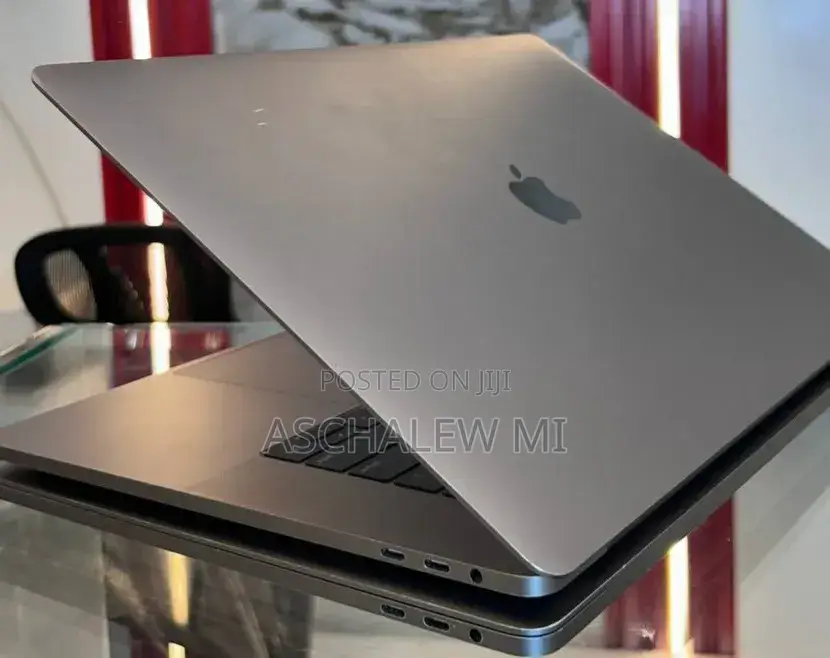 New Laptop Apple MacBook Pro 2018 16GB Intel Core i7 SSD 512GB