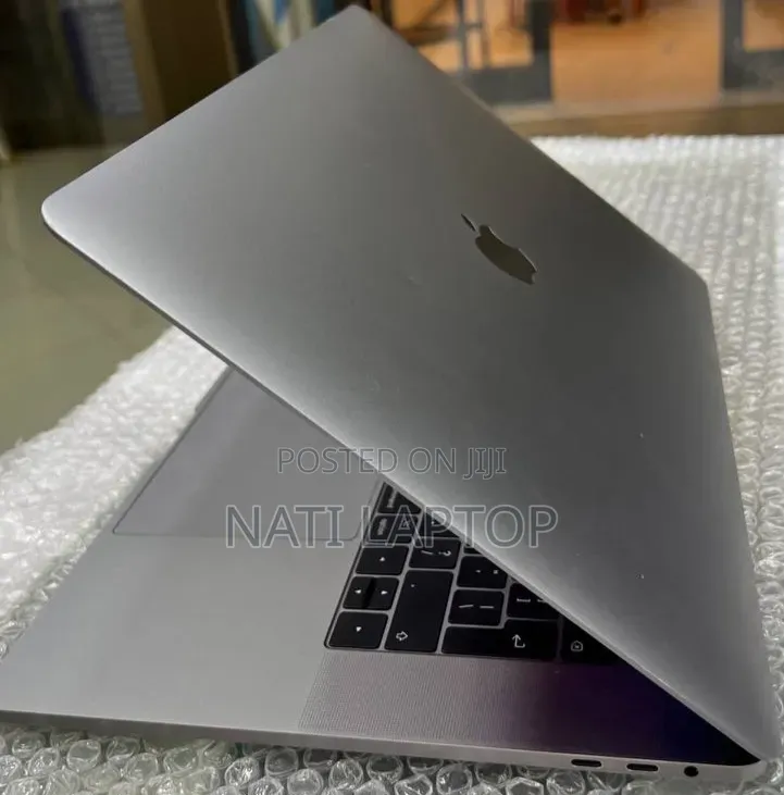 New Laptop Apple MacBook Pro 2017 16GB Intel Core i7 SSD 512GB
