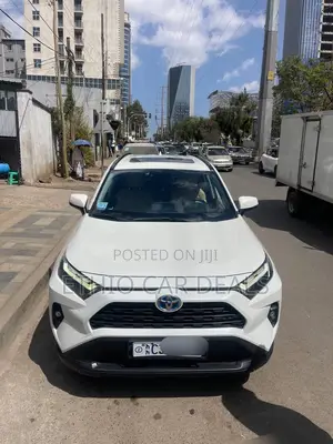 Toyota RAV4 2022 White