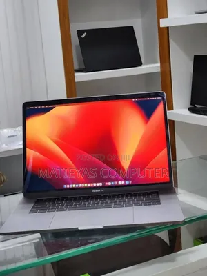 New Laptop Apple MacBook Pro 2017 16GB Intel Core i7 SSD 512GB
