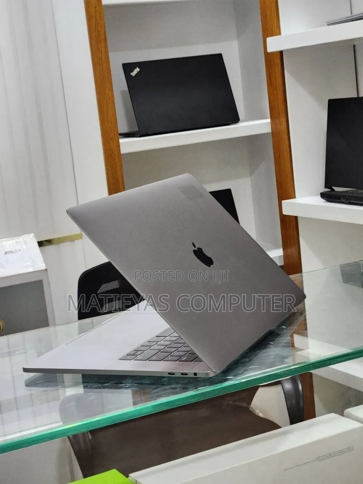 New Laptop Apple MacBook Pro 2017 16GB Intel Core i7 SSD 512GB