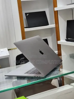 New Laptop Apple MacBook Pro 2017 16GB Intel Core i7 SSD 512GB