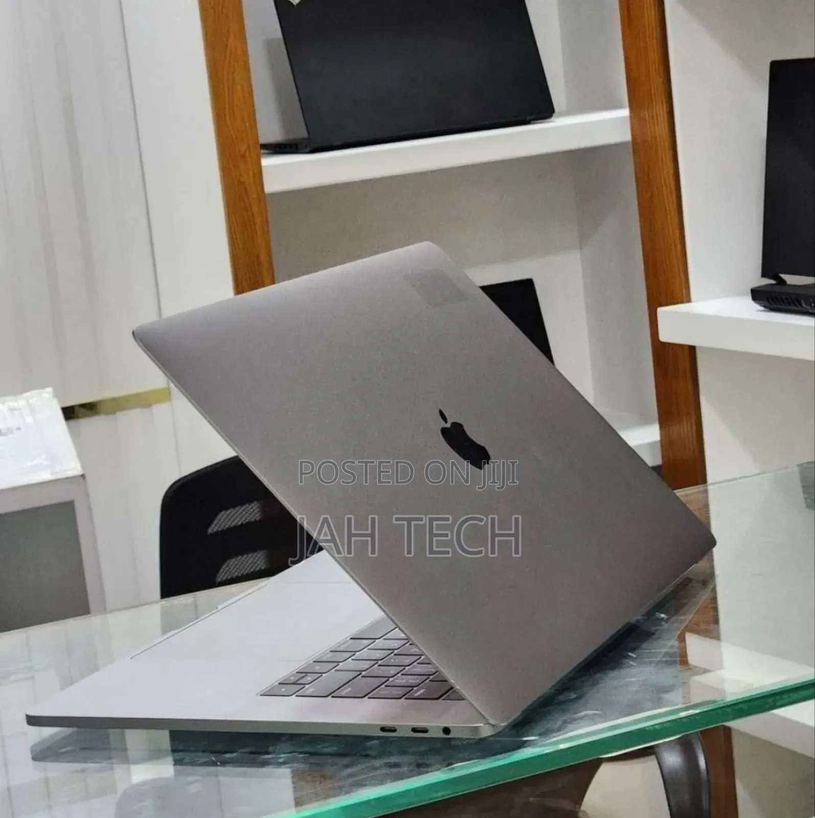 New Laptop Apple MacBook Pro 2017 16GB Intel Core i7 SSD 512GB