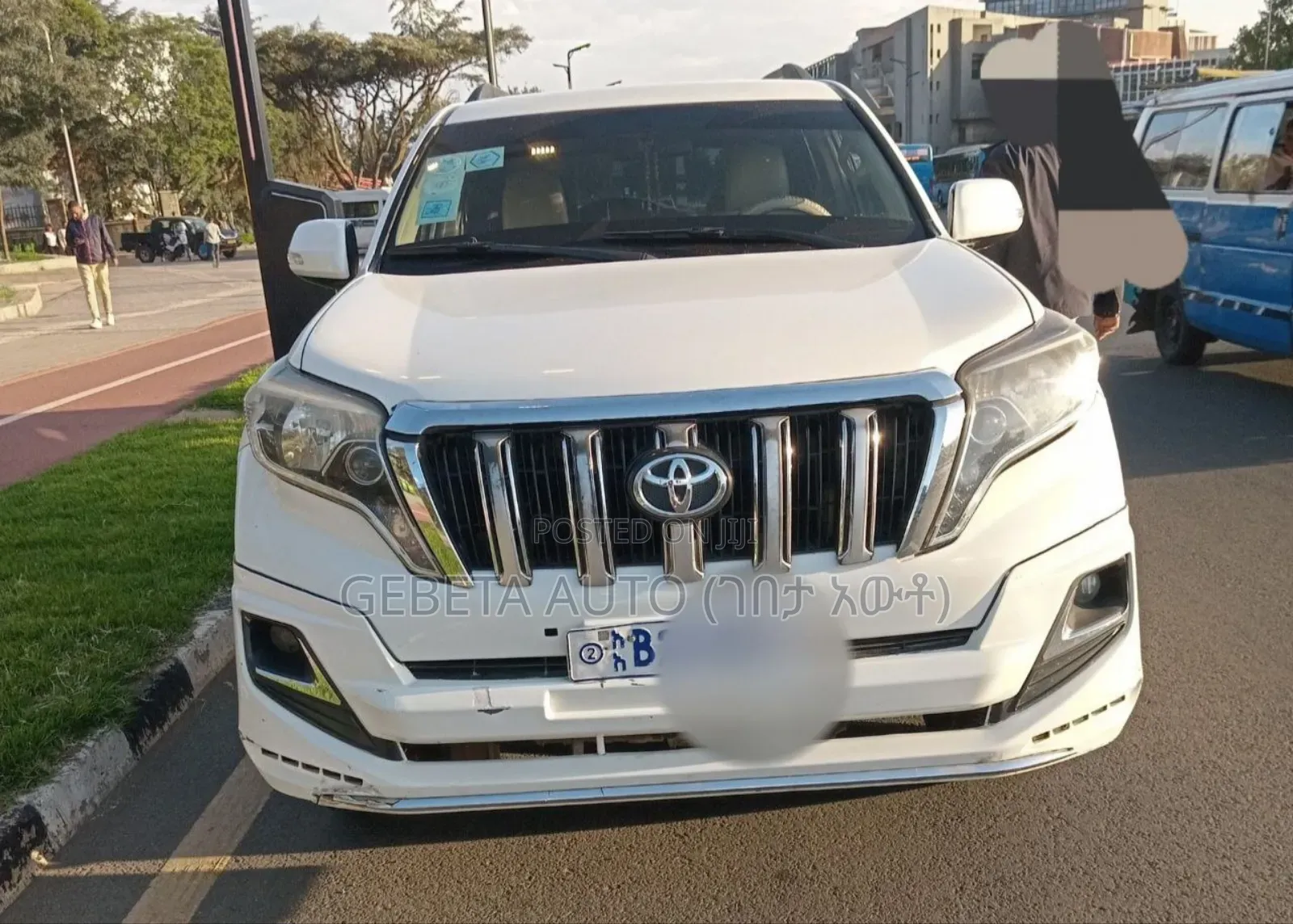 Toyota Land Cruiser 2011 White
