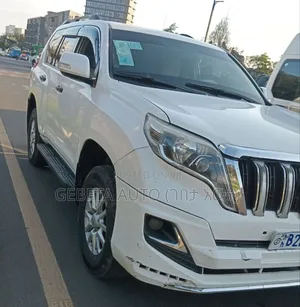 Toyota Land Cruiser 2011 White