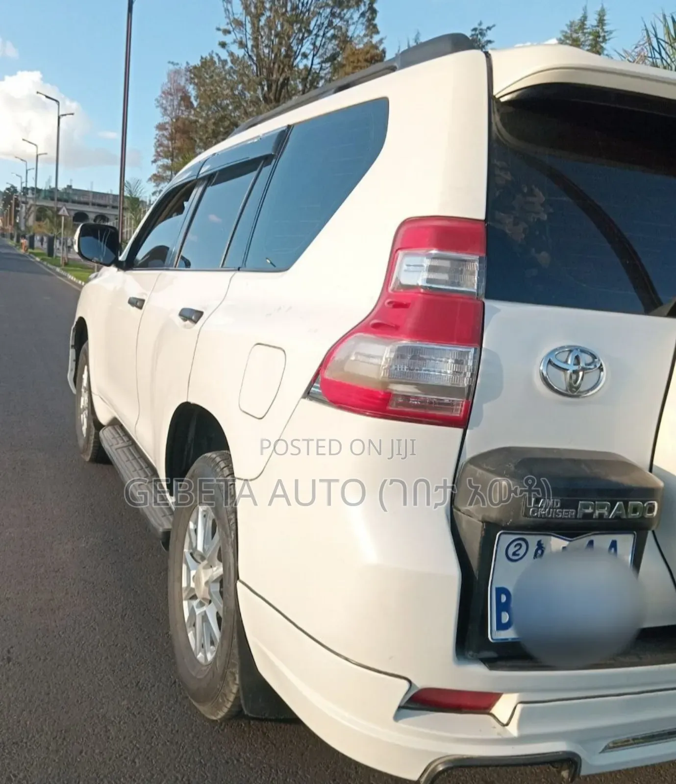 Toyota Land Cruiser 2011 White