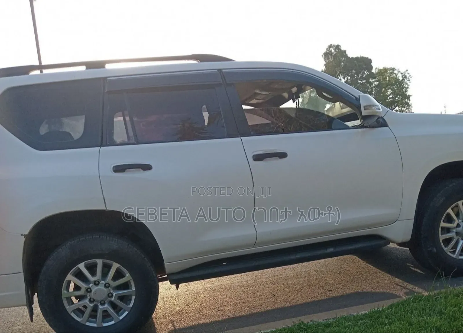 Toyota Land Cruiser 2011 White