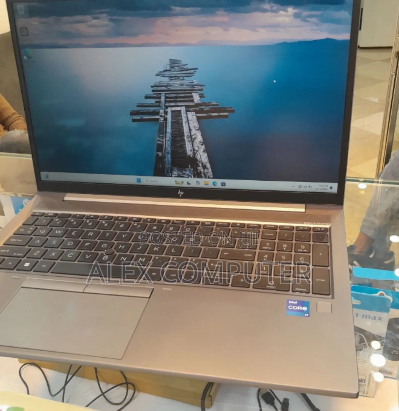New Laptop HP ZBook Firefly G8 16GB Intel Core i7 SSD 512GB