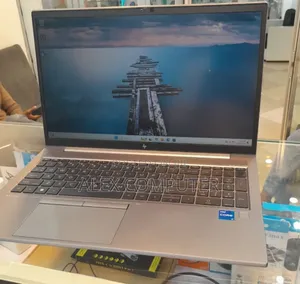 New Laptop HP ZBook Firefly G8 16GB Intel Core i7 SSD 512GB