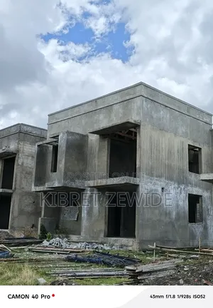 5bdrm House in Abrham Legese, Yeka for sale