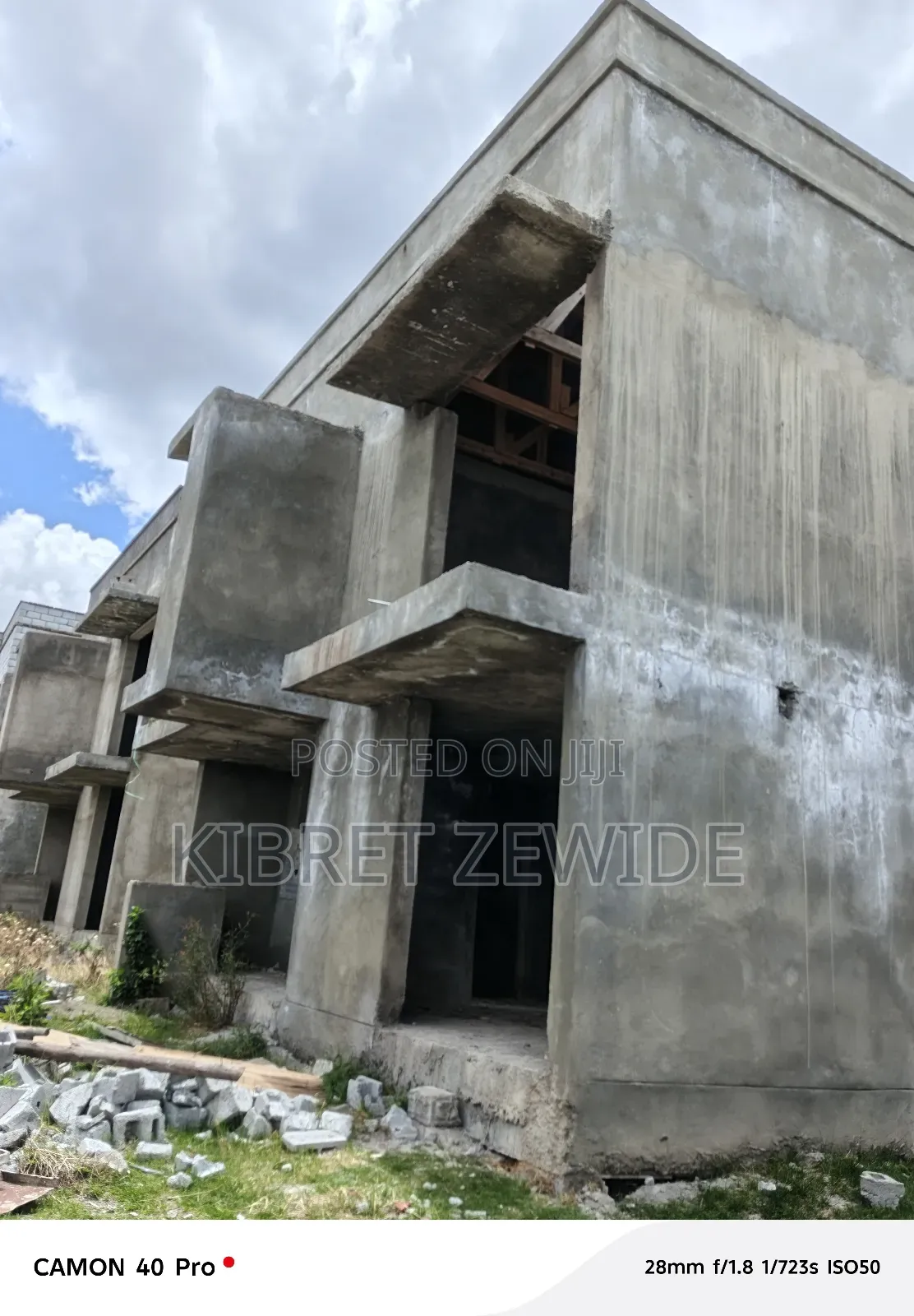 5bdrm House in Abrham Legese, Yeka for sale