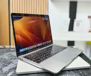 New Laptop Apple MacBook Pro 2017 16GB Intel Core i5 SSD 256GB