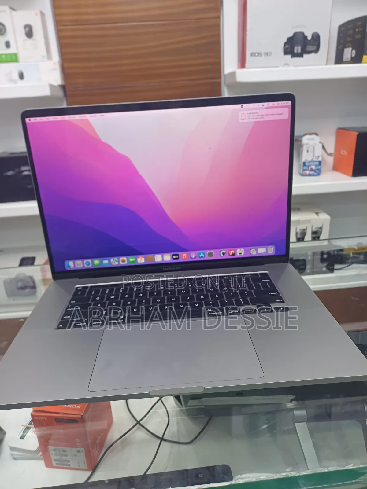 New Laptop Apple MacBook Pro 2019 32GB Intel Core i9 SSD 512GB