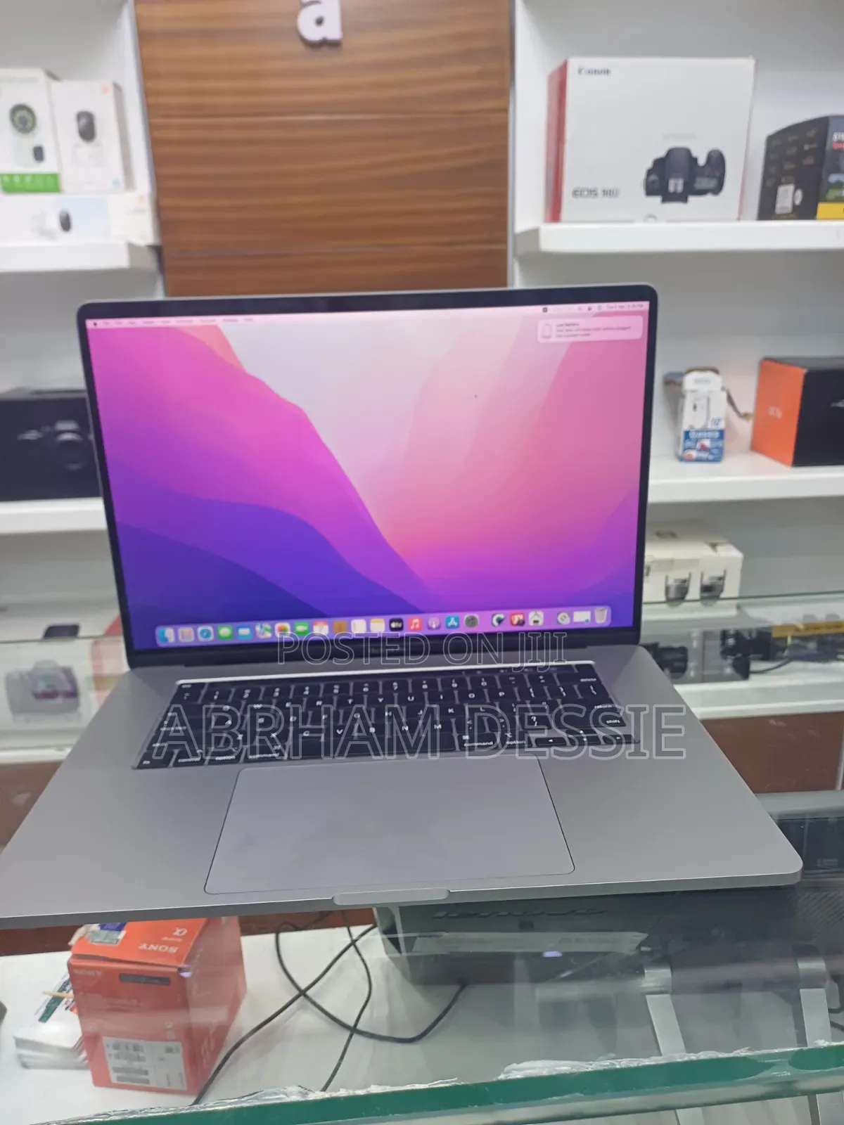 New Laptop Apple MacBook Pro 2019 32GB Intel Core i9 SSD 512GB