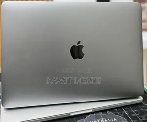New Laptop Apple MacBook Pro 2017 16GB Intel Core i5 SSD 256GB