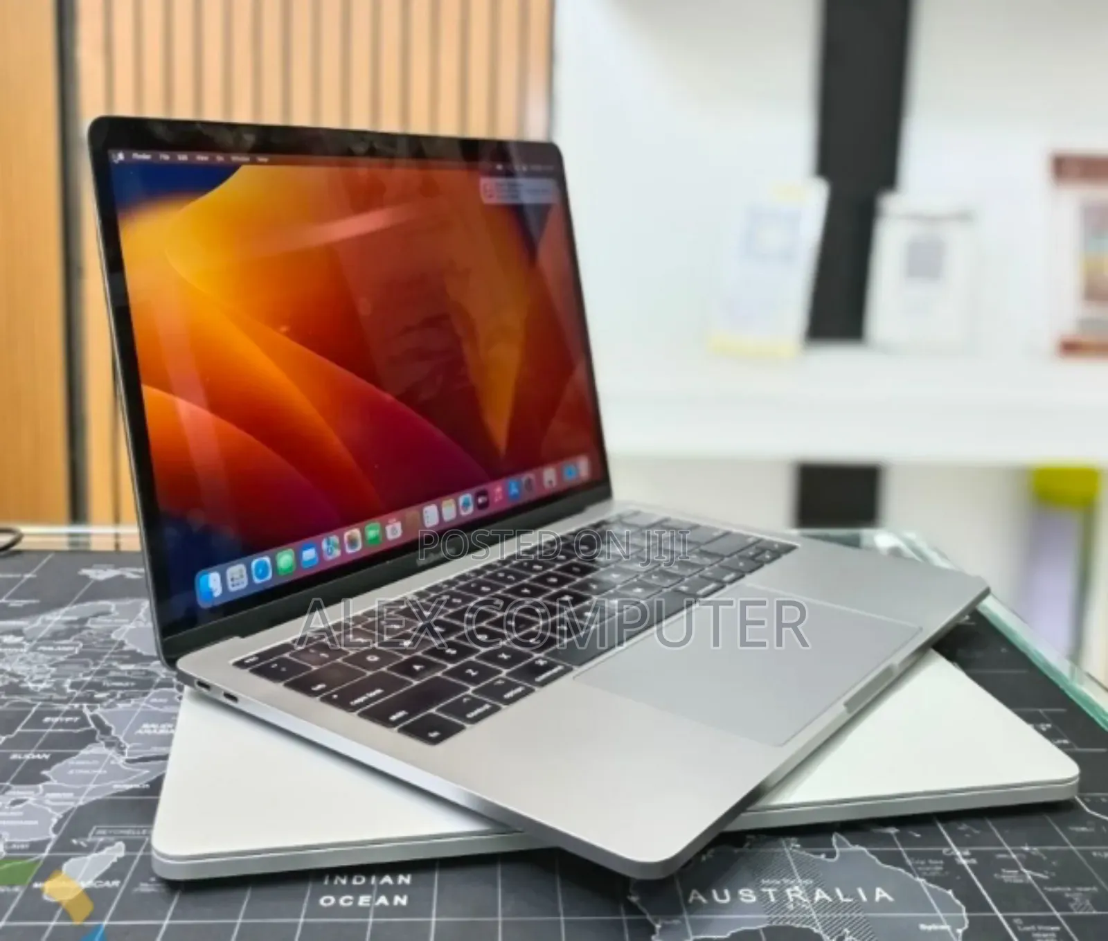 New Laptop Apple MacBook Pro 2017 16GB Intel Core i5 SSD 256GB