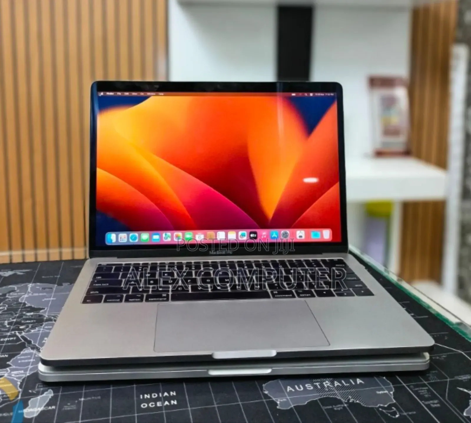 New Laptop Apple MacBook Pro 2017 16GB Intel Core i5 SSD 256GB