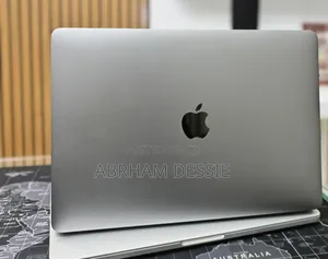 New Laptop Apple MacBook Pro 2017 16GB Intel Core i5 SSD 256GB