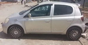 Toyota Vitz 2002 Silver