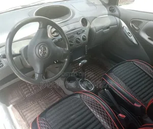 Toyota Vitz 2002 Silver