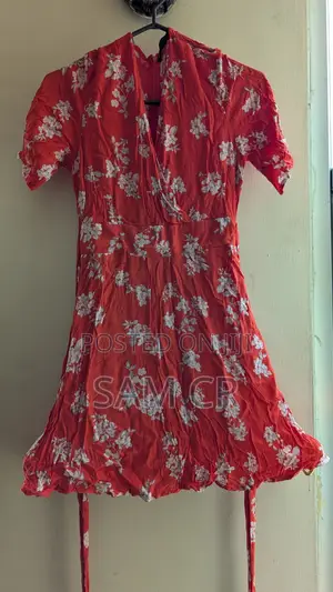 Red Floral Dress – Large – Eye Catching – Perfect for Events