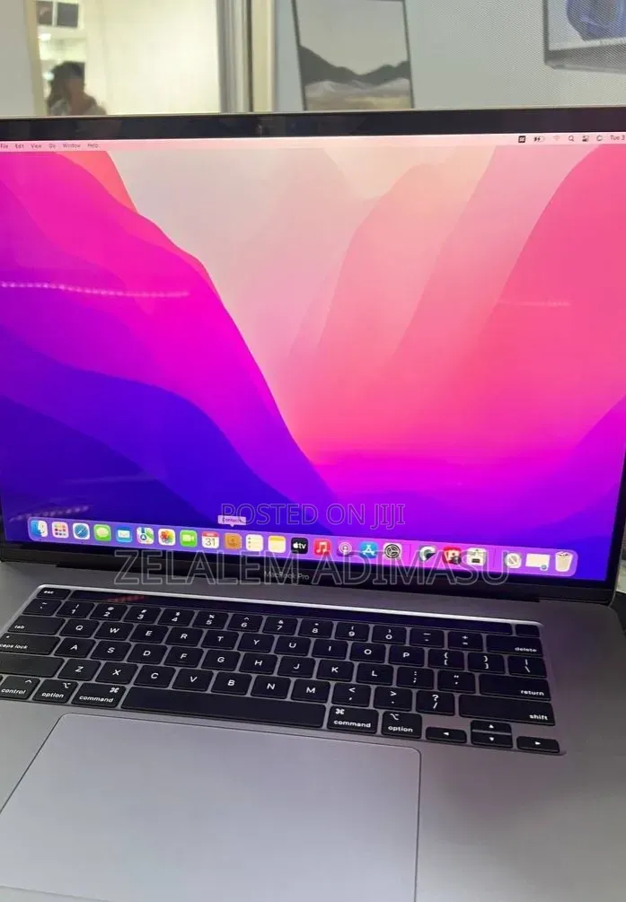 New Laptop Apple MacBook Pro 2019 32GB Intel Core i9 SSD 512GB