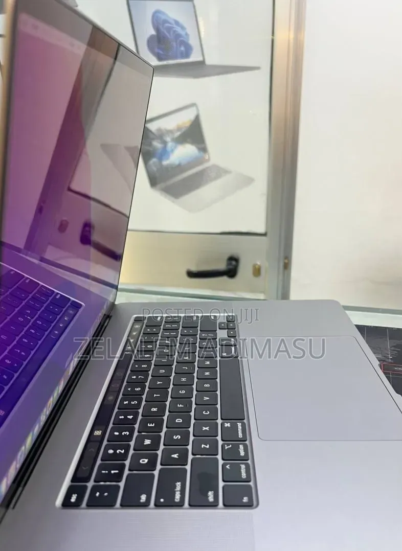 New Laptop Apple MacBook Pro 2019 32GB Intel Core i9 SSD 512GB
