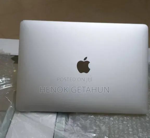 New Laptop Apple MacBook Pro 2017 8GB Intel Core i5 SSD 256GB