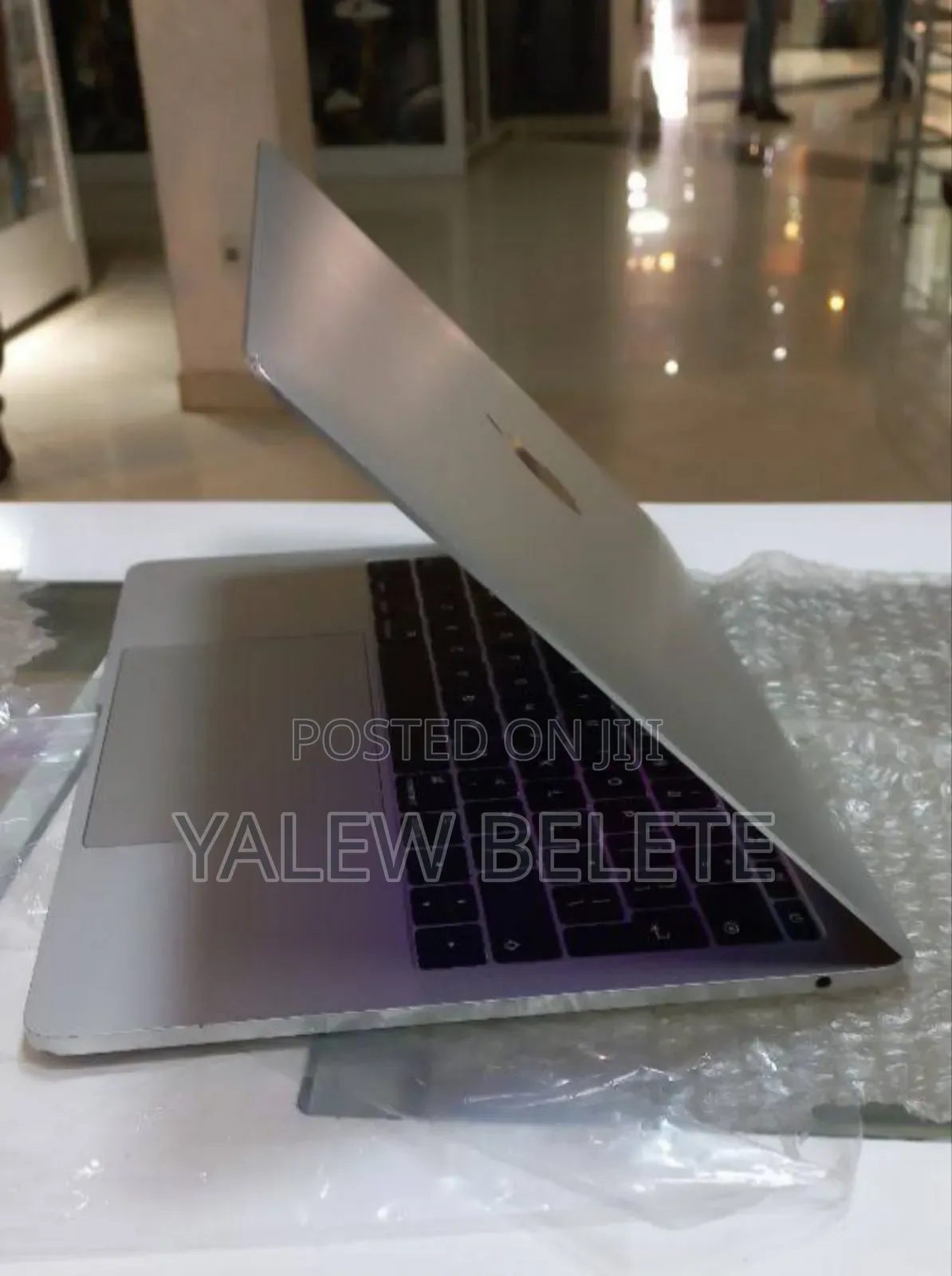 New Laptop Apple MacBook Pro 2017 8GB Intel Core i5 SSD 256GB