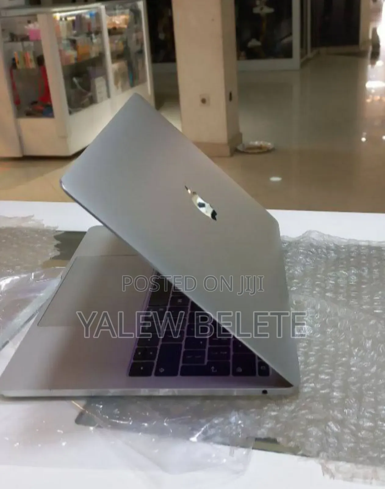 New Laptop Apple MacBook Pro 2017 8GB Intel Core i5 SSD 256GB