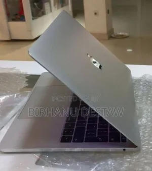 New Laptop Apple MacBook Pro 2017 8GB Intel Core i5 SSD 256GB