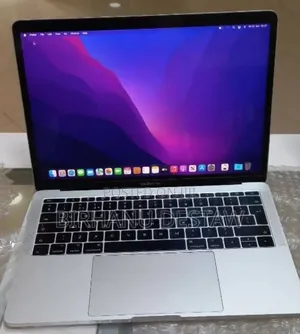 New Laptop Apple MacBook Pro 2017 8GB Intel Core i5 SSD 256GB