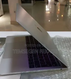 New Laptop Apple MacBook Pro 8GB Intel Core i5 SSD 256GB
