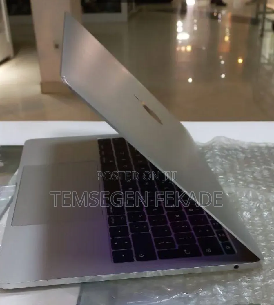 New Laptop Apple MacBook Pro 8GB Intel Core i5 SSD 256GB