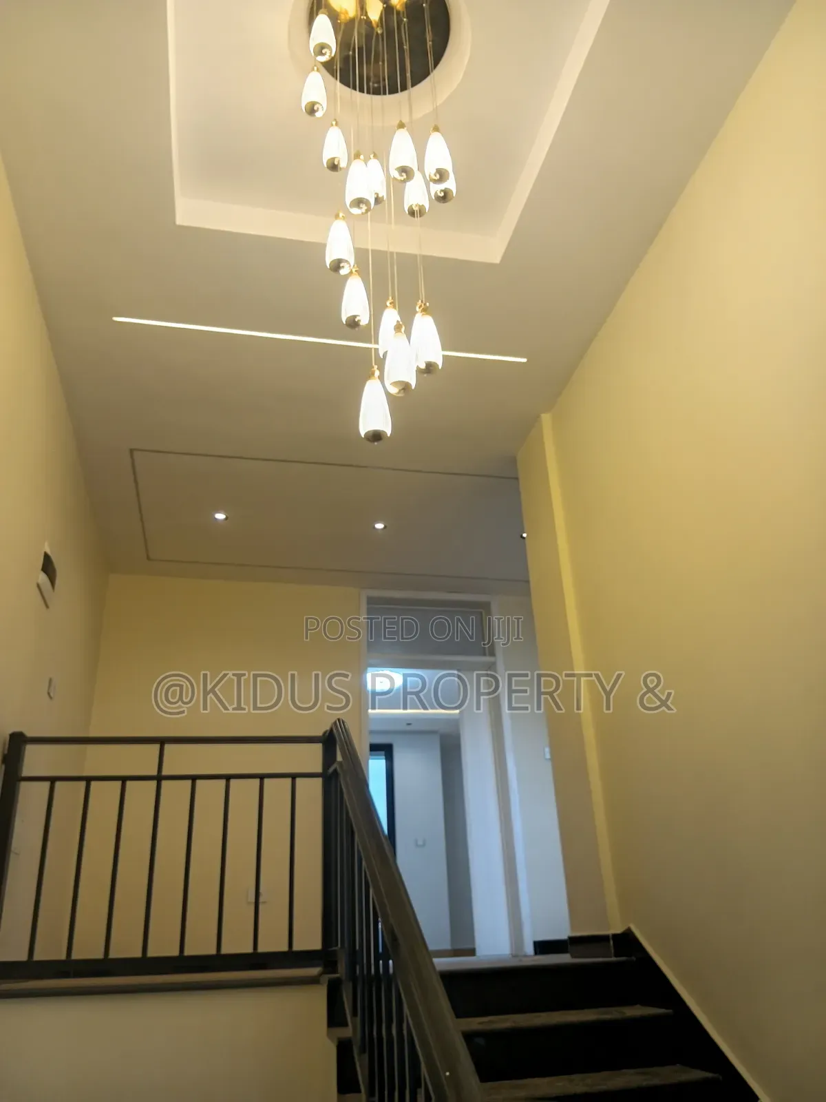 8bdrm Townhouse / Terrace in Mekaele Near To, Nifas Silk-Lafto for rent