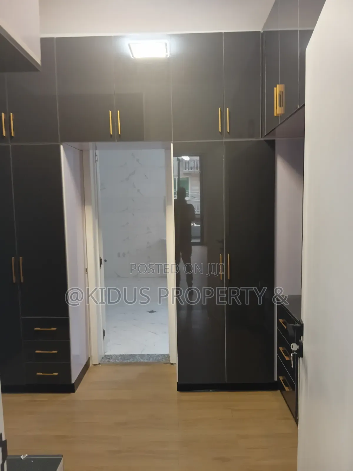 8bdrm Townhouse / Terrace in Mekaele Near To, Nifas Silk-Lafto for rent
