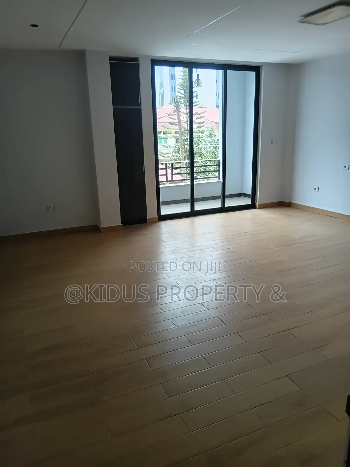 8bdrm Townhouse / Terrace in Mekaele Near To, Nifas Silk-Lafto for rent