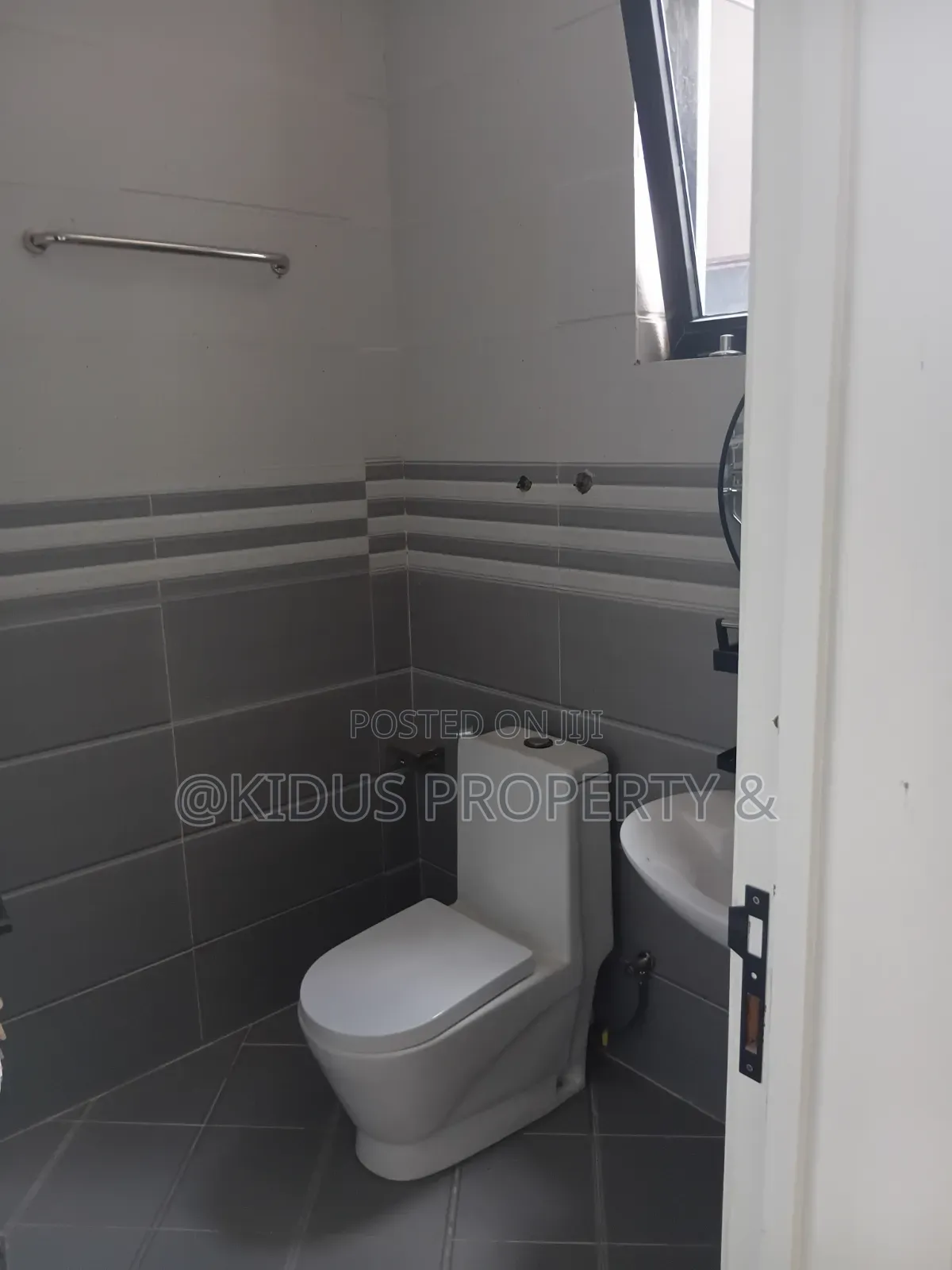 8bdrm Townhouse / Terrace in Mekaele Near To, Nifas Silk-Lafto for rent