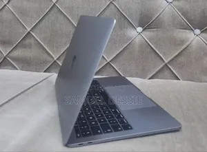New Laptop Apple MacBook Pro 2017 16GB Intel Core i5 SSD 512GB