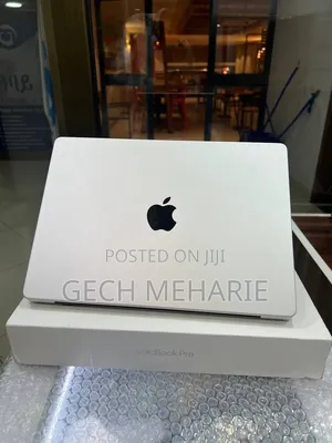 New Laptop Apple MacBook Air 2024 M3 15-inch 24GB Apple M3 SSD 512GB
