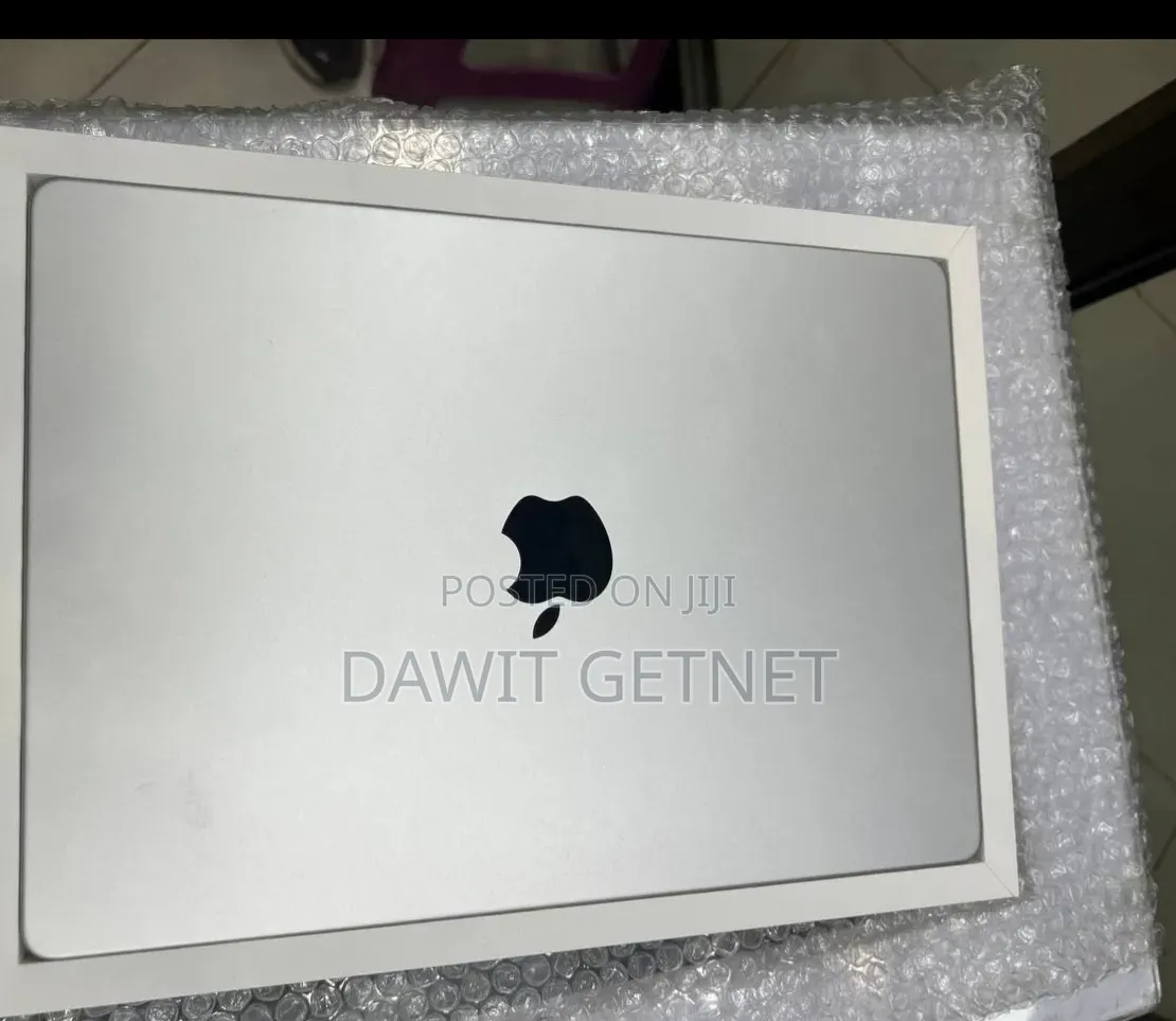 New Laptop Apple MacBook Air 2024 M3 13-inch 24GB Apple M3 SSD 512GB